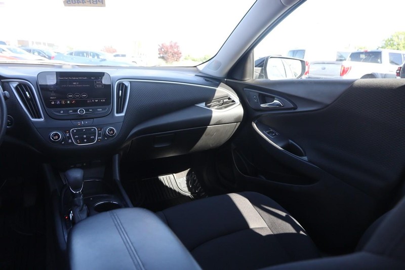 Chevrolet Malibu Vehicle Image 22