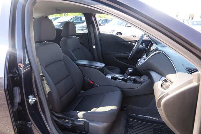 Chevrolet Malibu Vehicle Image 23