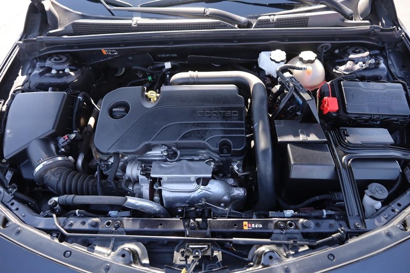 Chevrolet Malibu Vehicle Image 24