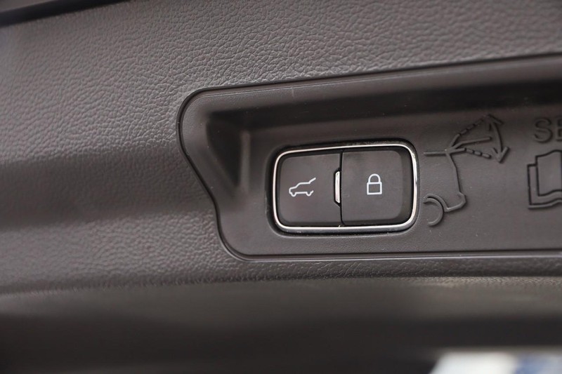Ford Explorer Vehicle Image 08