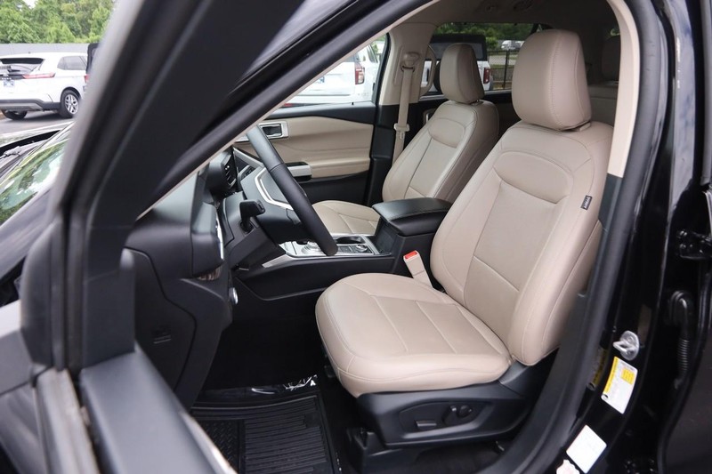 Ford Explorer Vehicle Image 09