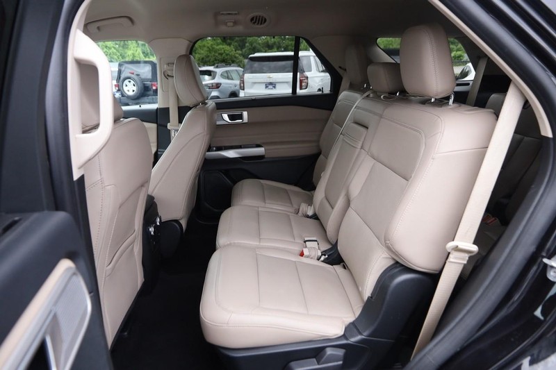 Ford Explorer Vehicle Image 10