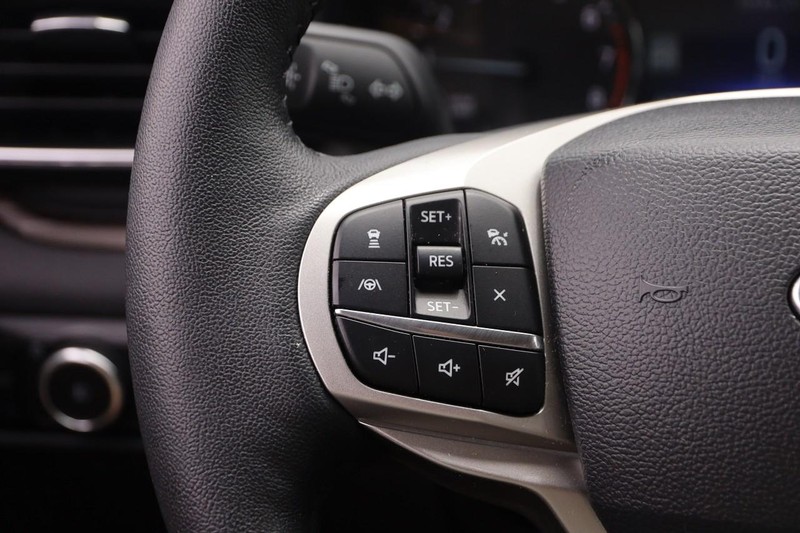 Ford Explorer Vehicle Image 13
