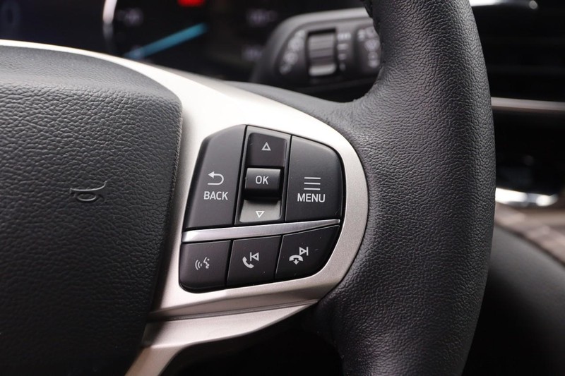 Ford Explorer Vehicle Image 14