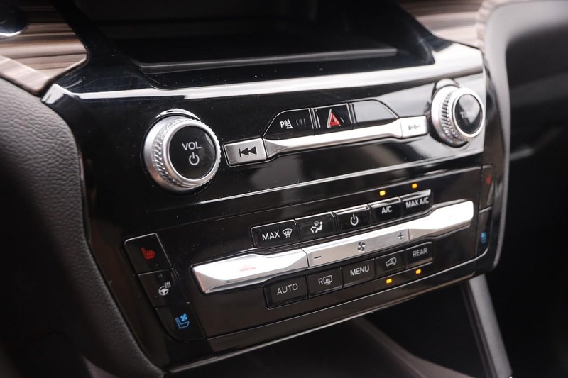 Ford Explorer Vehicle Image 18