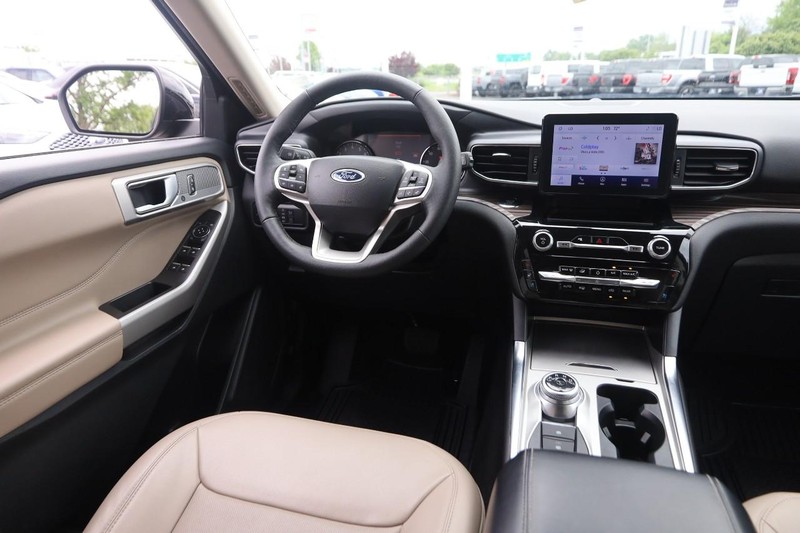 Ford Explorer Vehicle Image 22