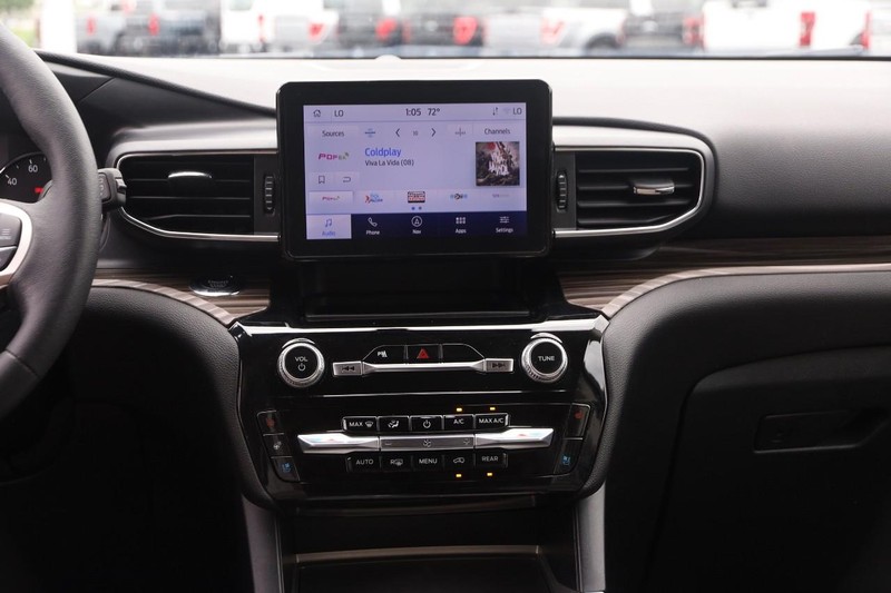 Ford Explorer Vehicle Image 24