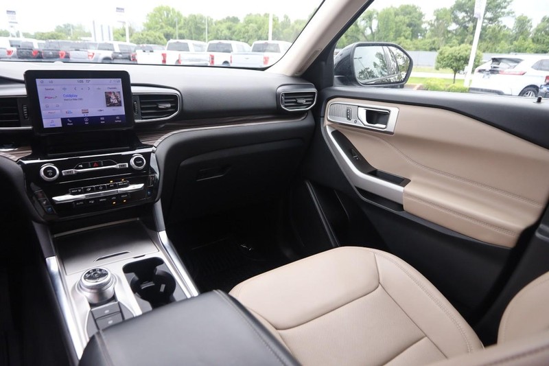 Ford Explorer Vehicle Image 25