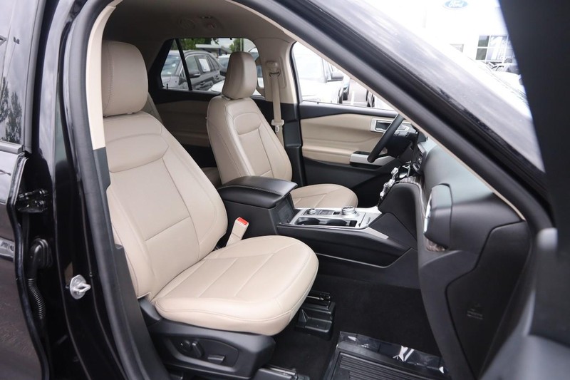 Ford Explorer Vehicle Image 26