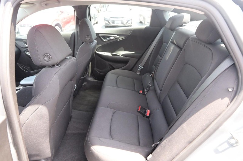 Chevrolet Malibu Vehicle Image 09