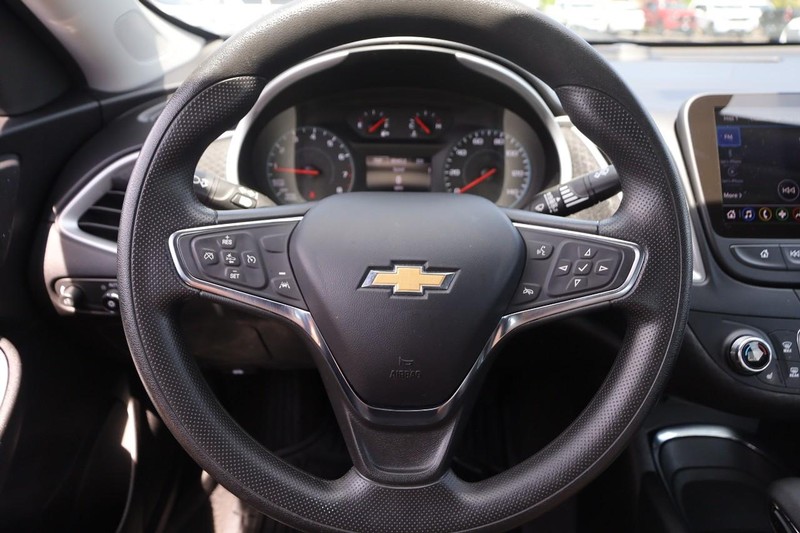 Chevrolet Malibu Vehicle Image 10