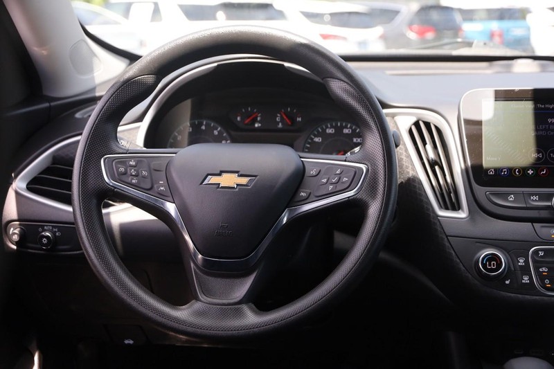 Chevrolet Malibu Vehicle Image 21