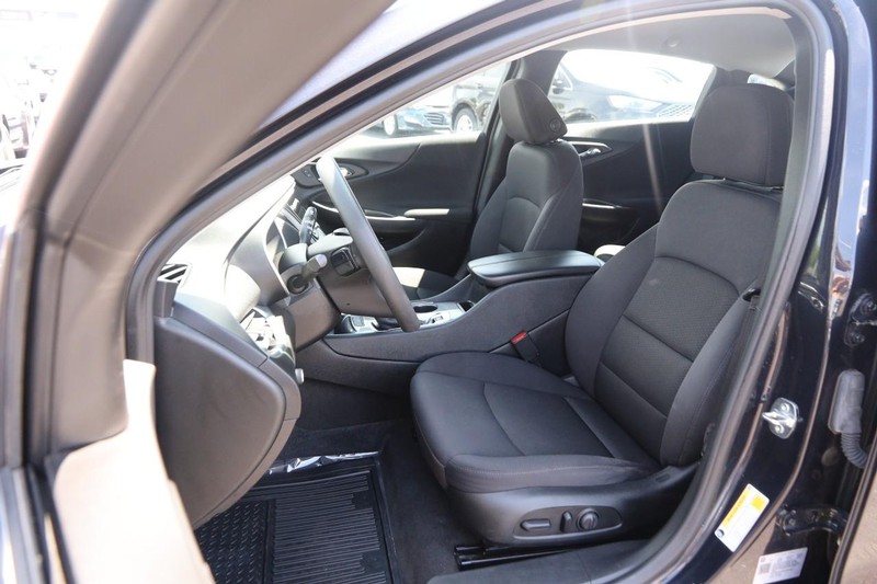 Chevrolet Malibu Vehicle Image 08