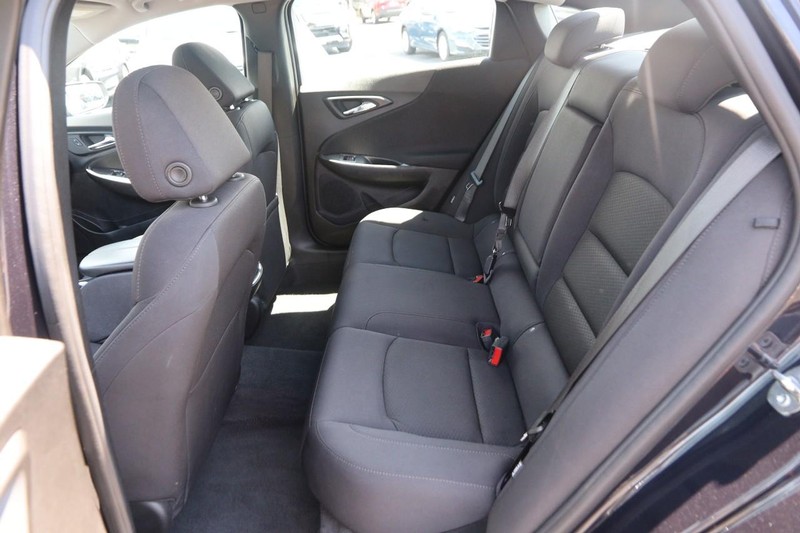 Chevrolet Malibu Vehicle Image 09
