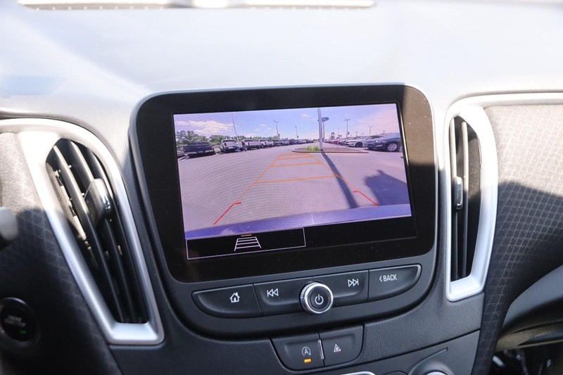 Chevrolet Malibu Vehicle Image 16