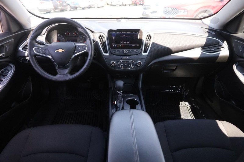 Chevrolet Malibu Vehicle Image 18