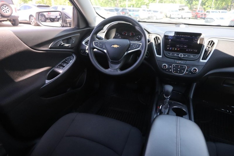 Chevrolet Malibu Vehicle Image 19