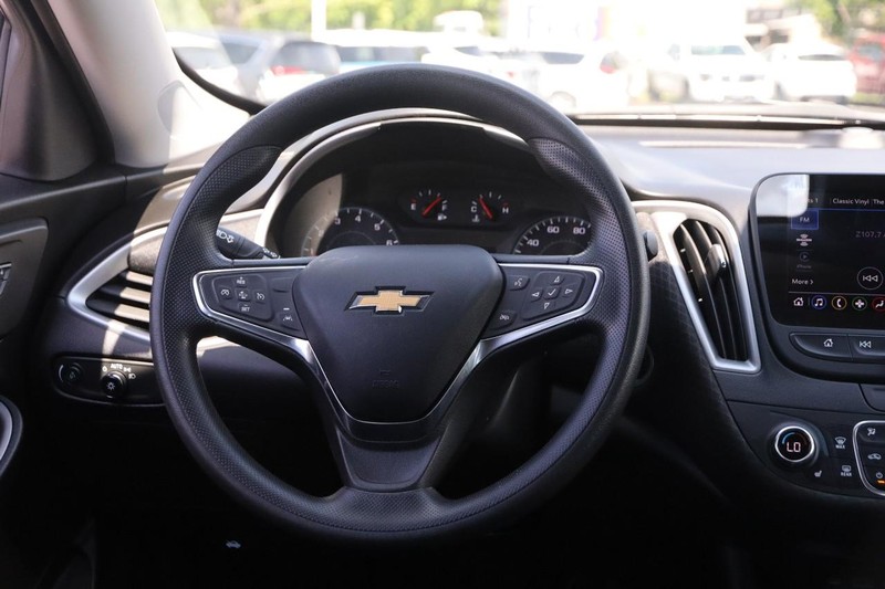 Chevrolet Malibu Vehicle Image 20