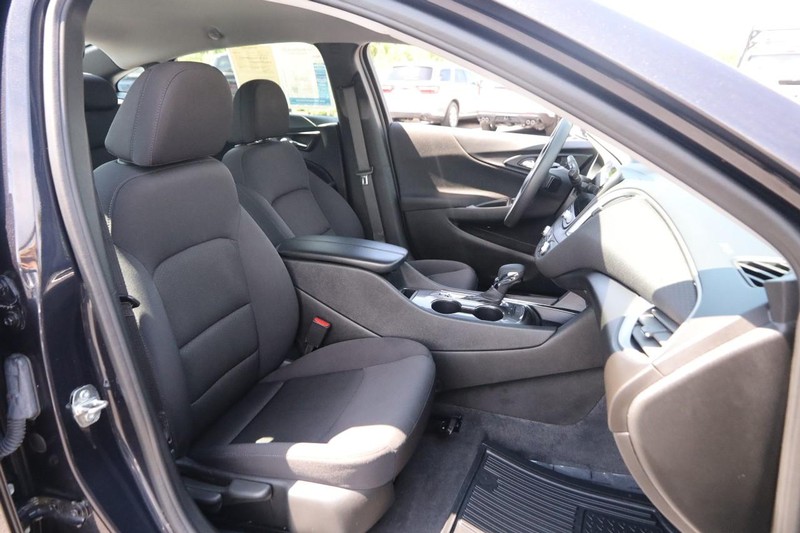Chevrolet Malibu Vehicle Image 23