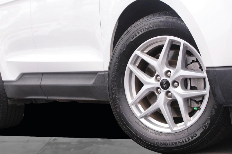 Ford Edge Vehicle Image 03
