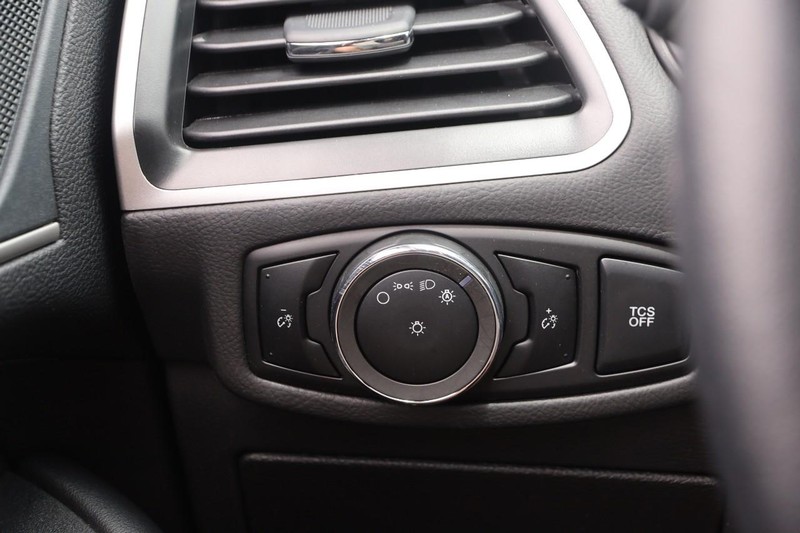 Ford Edge Vehicle Image 18