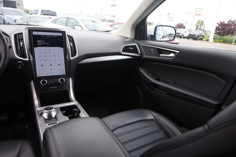 Ford Edge Vehicle Image 23
