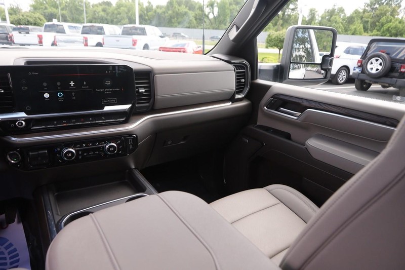 GMC Sierra 2500HD Vehicle Image 23