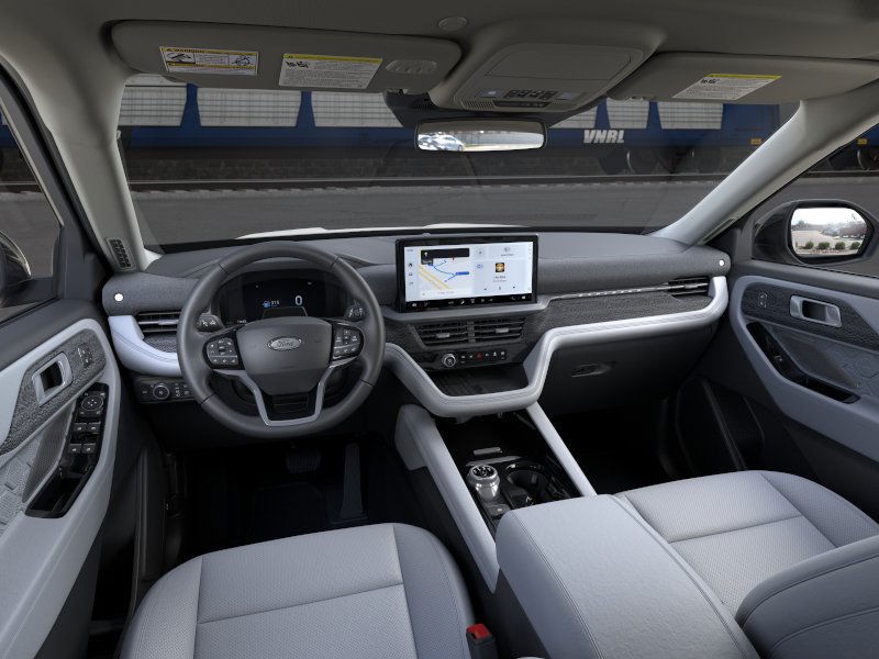 Ford Explorer Vehicle Image 09