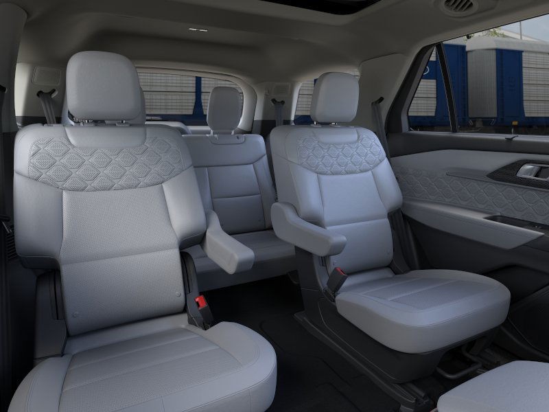 Ford Explorer Vehicle Image 11