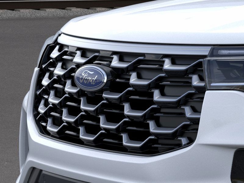 Ford Explorer Vehicle Image 17