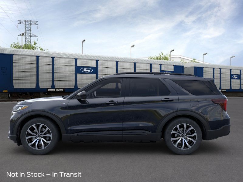 Ford Explorer Vehicle Image 03