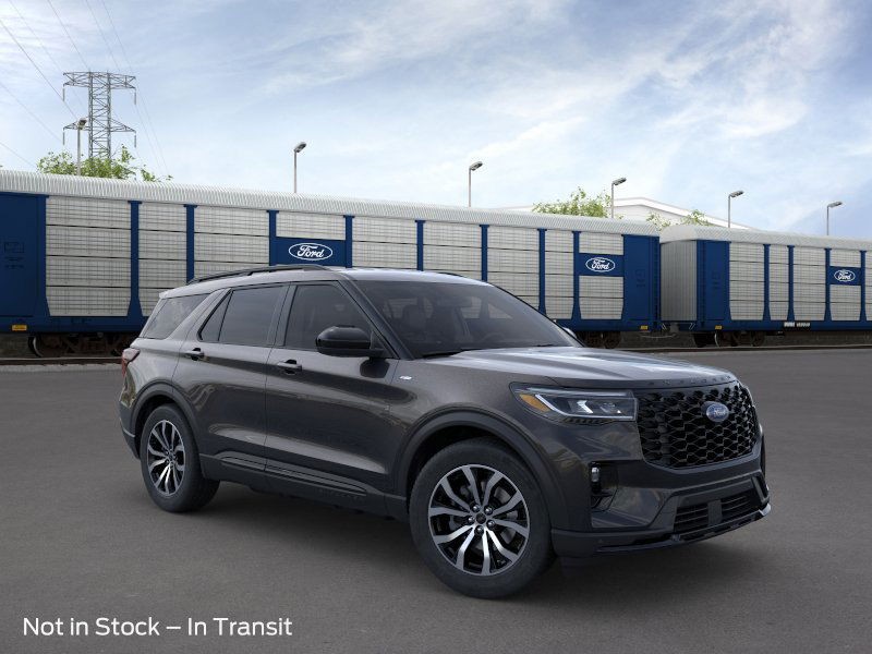 Ford Explorer Vehicle Image 07