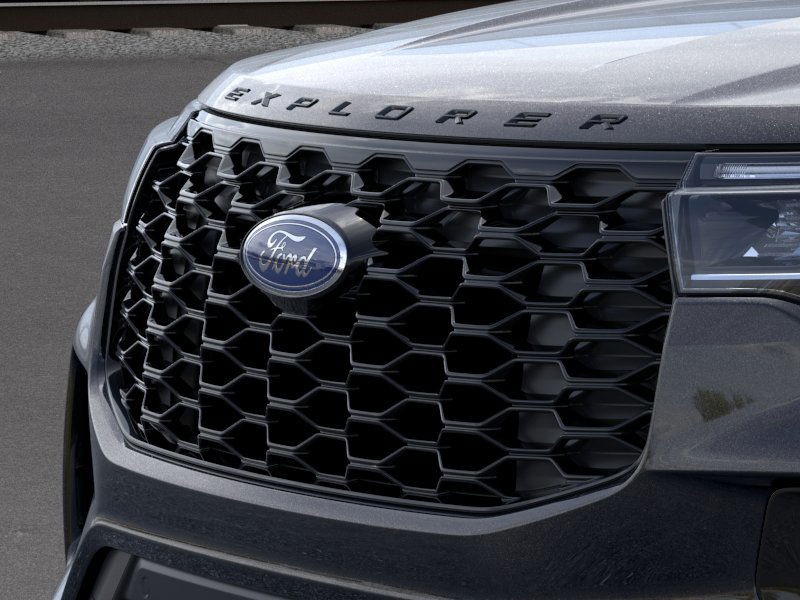 Ford Explorer Vehicle Image 17