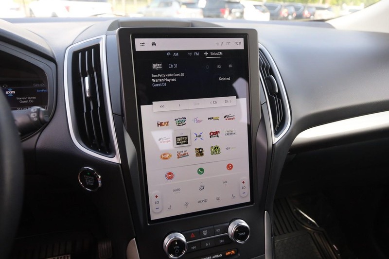 Ford Edge Vehicle Image 15