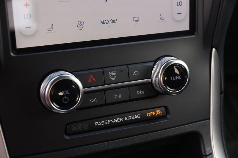 Ford Edge Vehicle Image 17