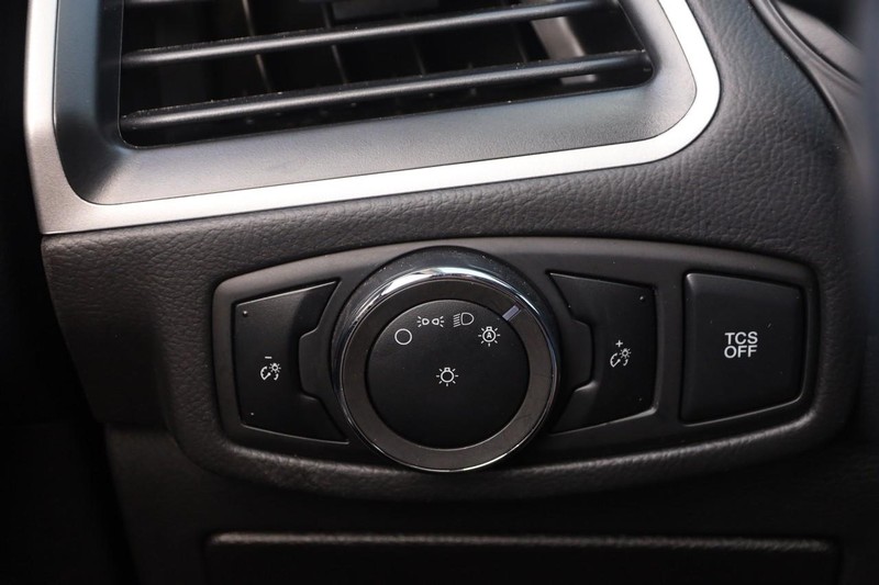 Ford Edge Vehicle Image 18