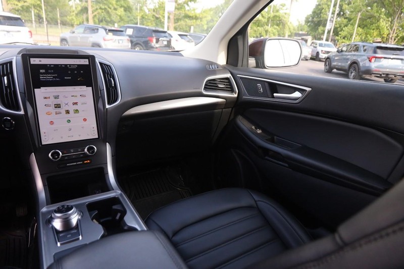 Ford Edge Vehicle Image 23