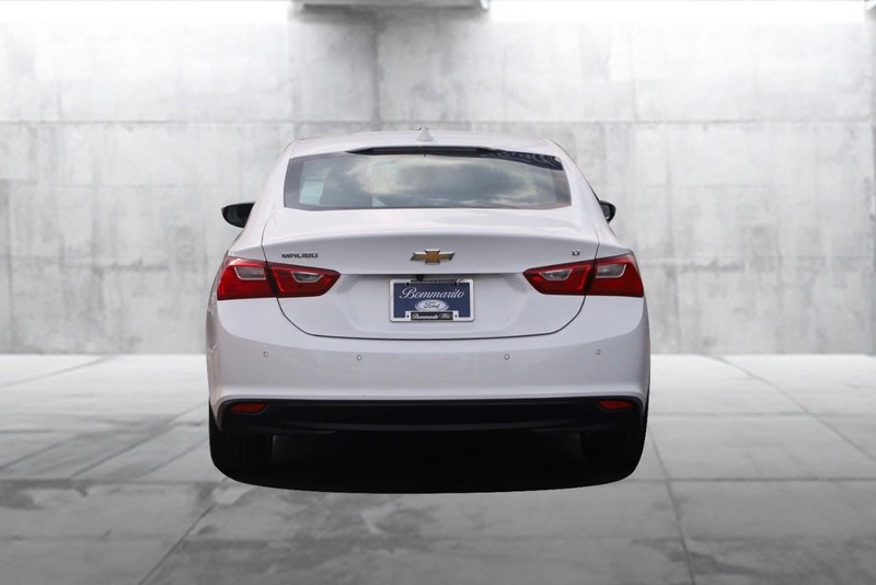 Chevrolet Malibu Vehicle Image 06