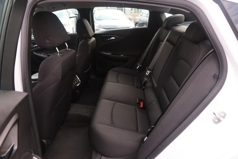 Chevrolet Malibu Vehicle Image 09