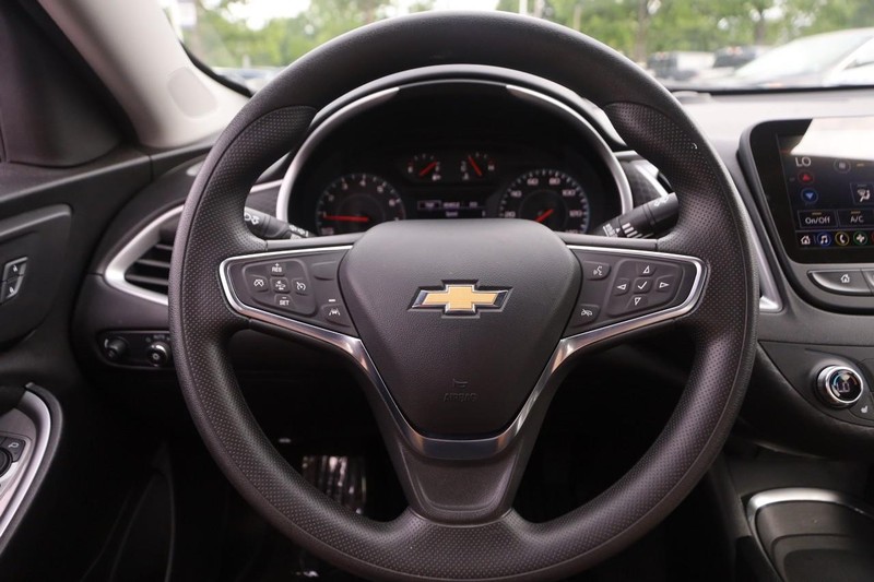 Chevrolet Malibu Vehicle Image 10