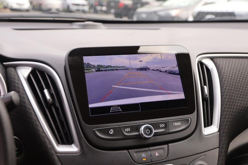 Chevrolet Malibu Vehicle Image 16