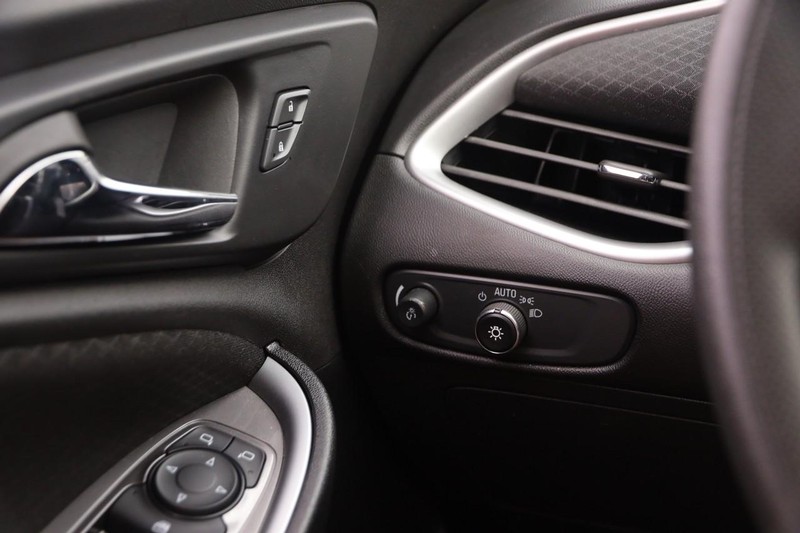 Chevrolet Malibu Vehicle Image 18
