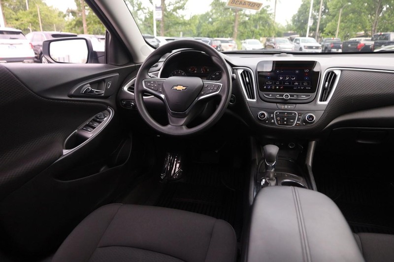 Chevrolet Malibu Vehicle Image 20