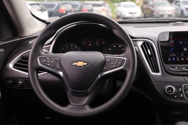 Chevrolet Malibu Vehicle Image 21
