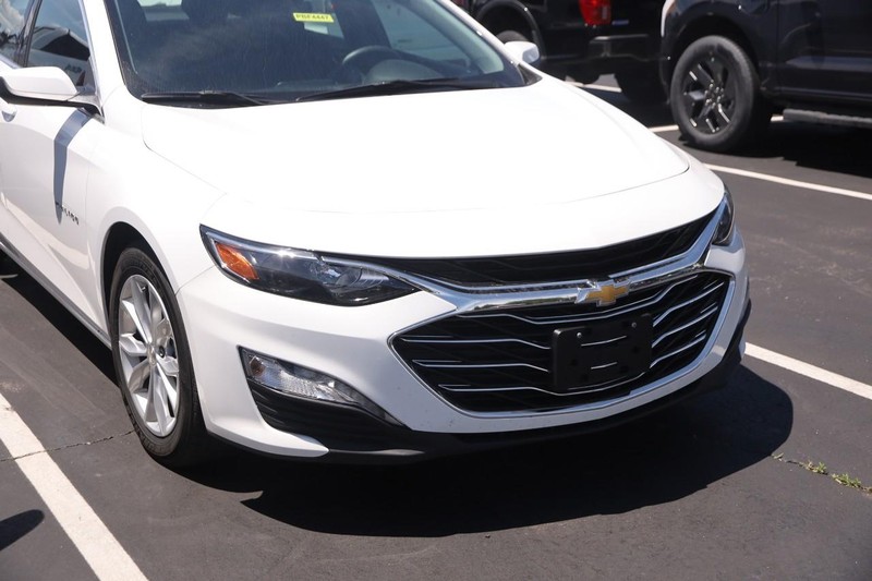 Chevrolet Malibu Vehicle Image 02