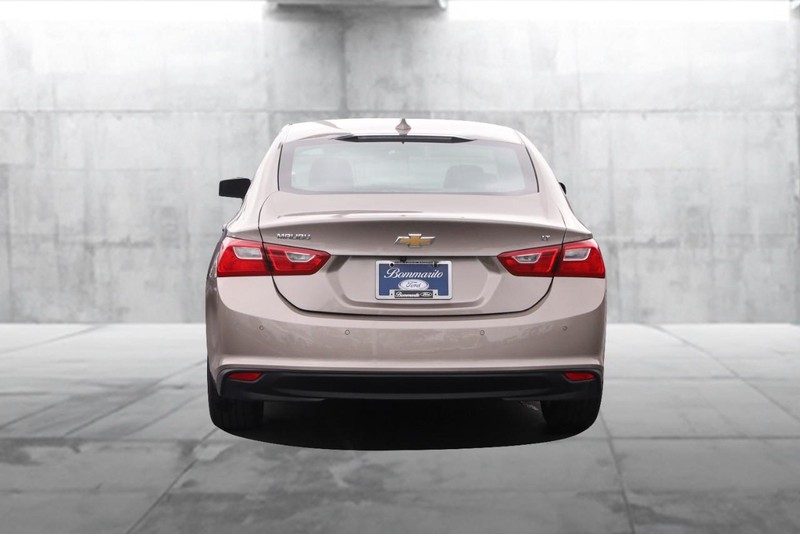 Chevrolet Malibu Vehicle Image 06