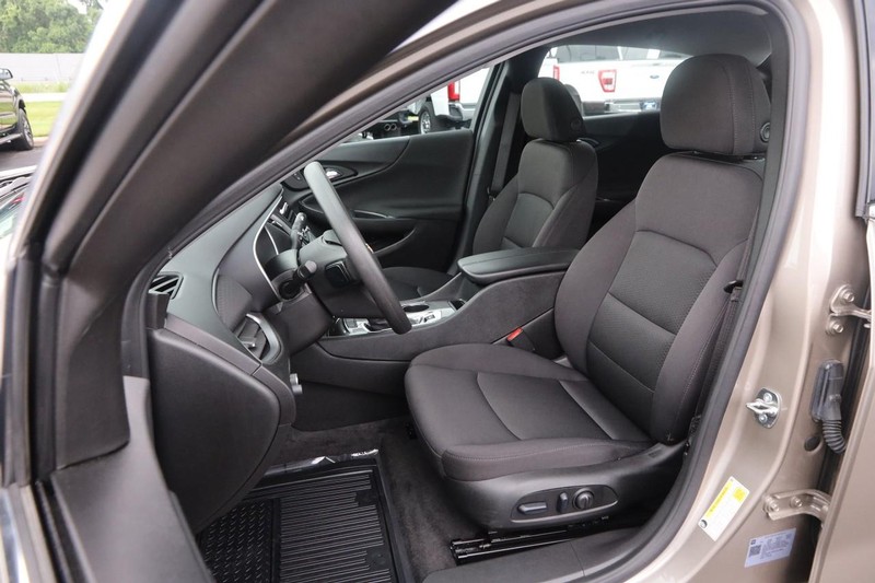 Chevrolet Malibu Vehicle Image 08