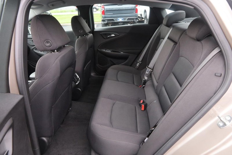 Chevrolet Malibu Vehicle Image 09