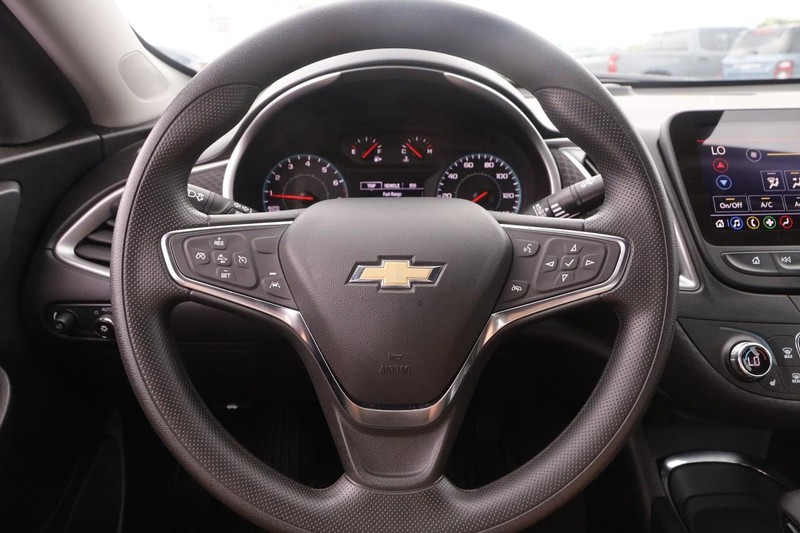 Chevrolet Malibu Vehicle Image 10