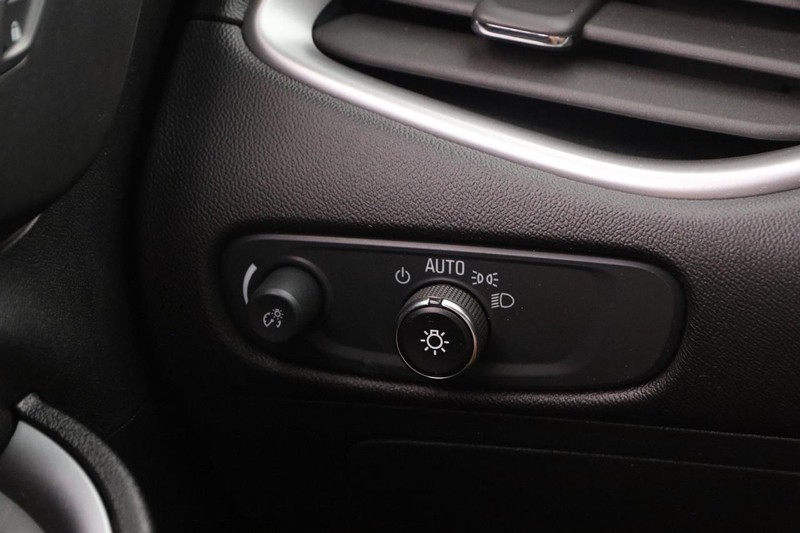 Chevrolet Malibu Vehicle Image 18